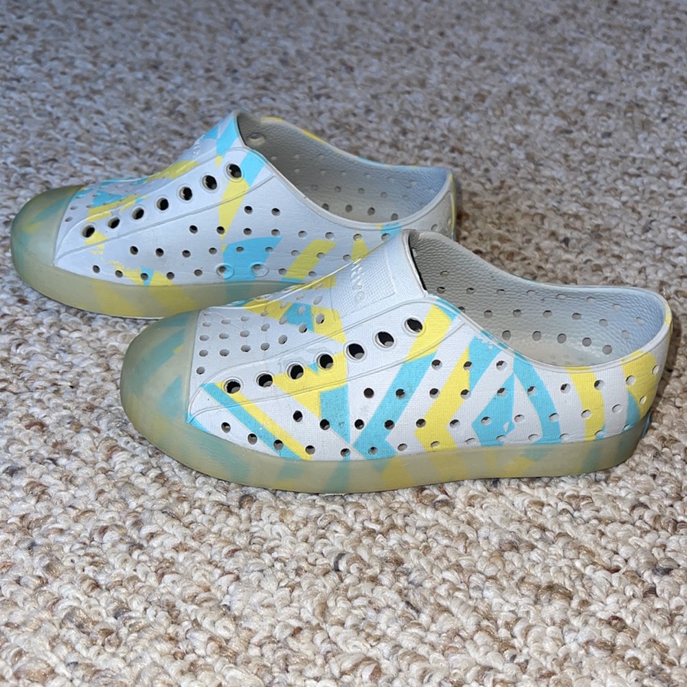 Native Shoes - Picture 4 of 7